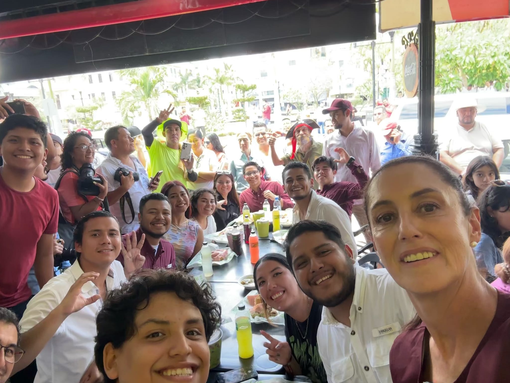 Claudia Sheinbaum de visita por Tamaulipas se reúne con jóvenes.