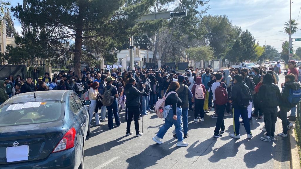 Molestia por diversos sectores de estudiantes provocó en pasados días bloqueos en el Blvd. V. Carranza